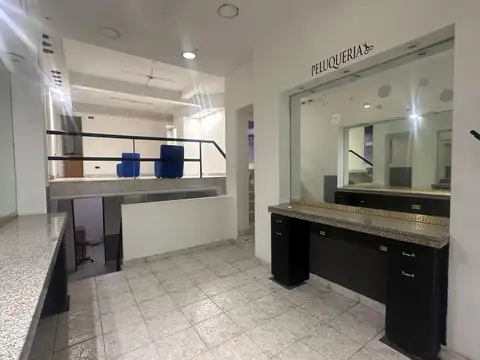 Excelente Local en la zona de villa crespo