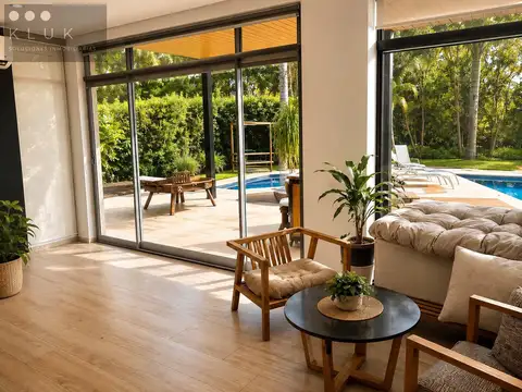 Casa en Alquiler con 4 cocheras