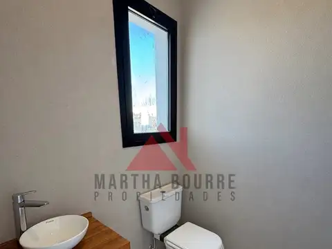 Casa 4 ambientes con 3 baños