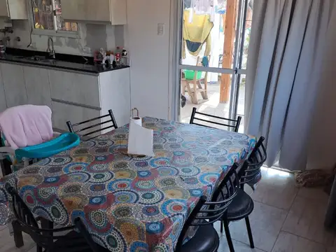 Casa 4 ambientes con 1 baño