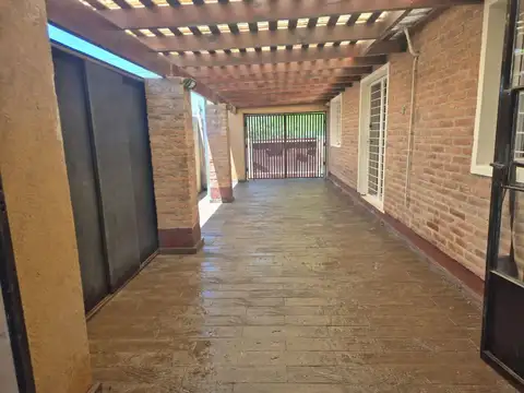 Casa 5 ambientes con 2 baños