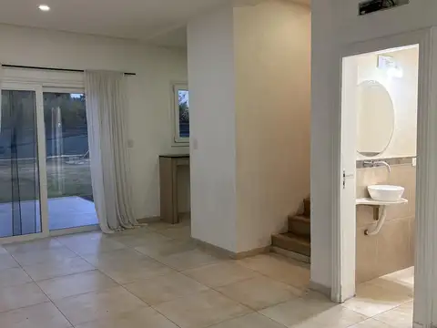 Casa en Alquiler en Bella Vista, $ 2.500.000