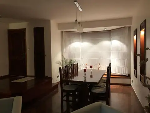 Casa 5 ambientes con 4 baños