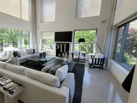 Casa 7 ambientes con 5 baños