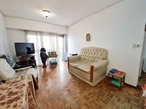 Departamento 3 amb. externo c/ espacio de cochera - Salta y Av. Luro