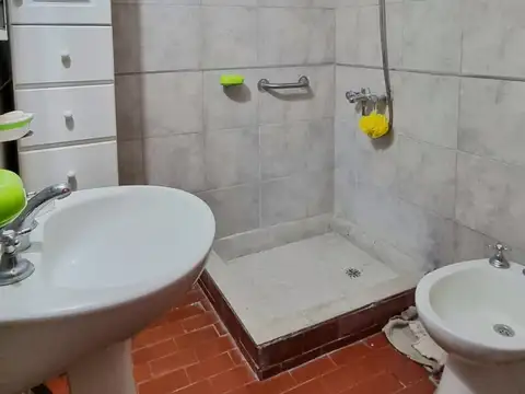 Departamento 3 amb. externo c/ espacio de cochera - Salta y Av. Luro