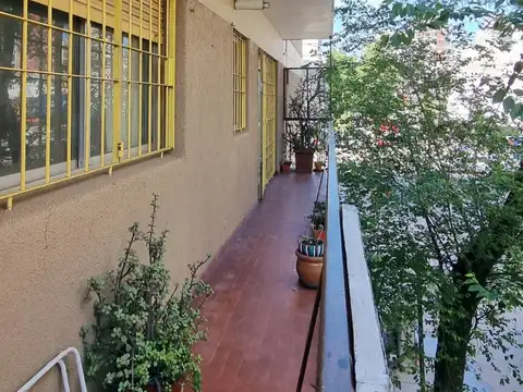 Departamento 3 amb. externo c/ espacio de cochera - Salta y Av. Luro