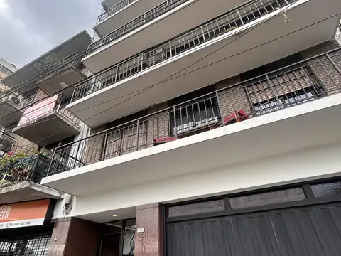 SE VENDE 3 ambientes con balcón corrido