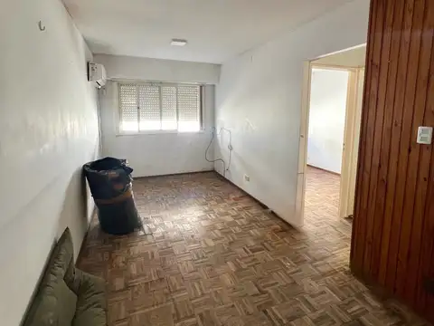 A metros de Pellegrini - Acceso por escalera