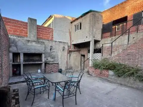 Casa en alquiler - 2 Dormitorios 1 Baño - Avellaneda