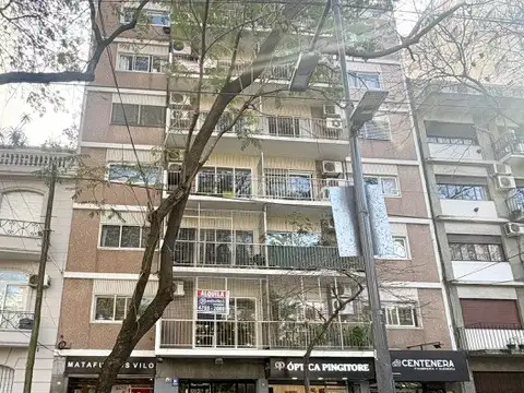 Espectacular 3 Amb C/ Dependencia, Patio Y Balcón - Vista A Plaza Noruega - Impecable