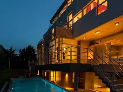 Casa 7 ambientes con 6 baños