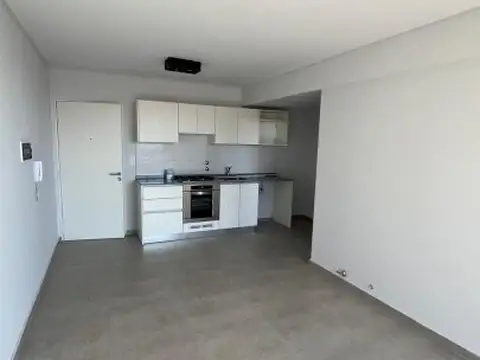 UN DORMITORIO CON BALCON  + AMENITIES