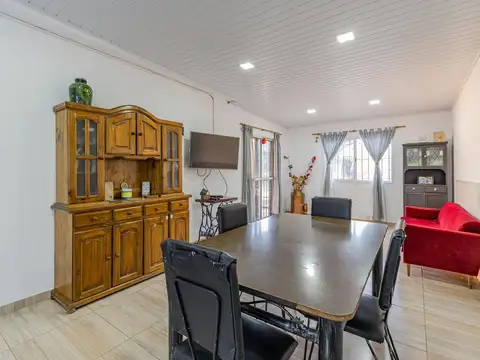 Casa 4 ambientes con 1 baño