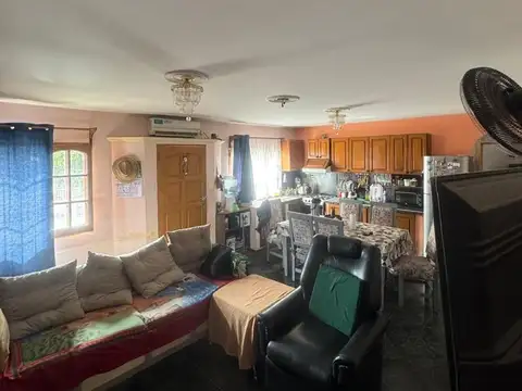 Casa 5 ambientes con 2 baños