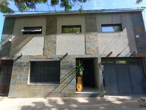 VENTA CASA / 4 DORMITORIOS / PILETA