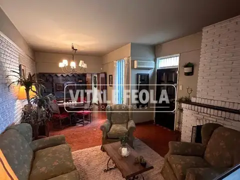 Casa 5 ambientes con 2 baños
