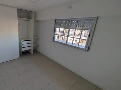 Tuyuti 1800, Piso 1°