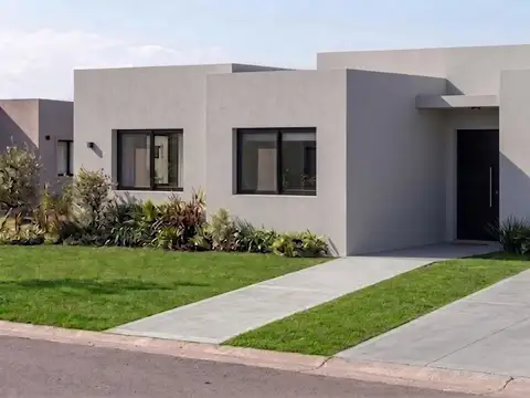 VENTA CASA SAN SEBASTIAN BARRIO CON LAGUNA GOLF FINANCIA DUEÑO DIRECTO TOMA LOTE VEHICULO