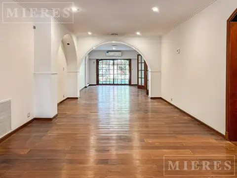 Casa en Alquiler con 2 cocheras