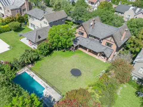 Casa en Venta con 2 cocheras