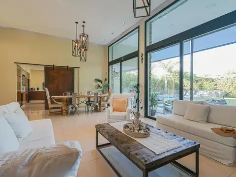 Casa en Venta en Pilar, USD 310.000