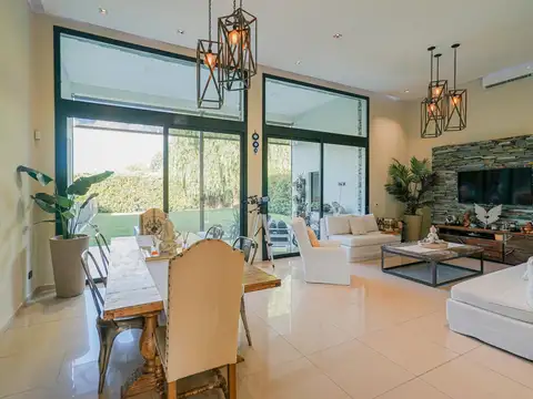 Casa 4 ambientes con 2 baños