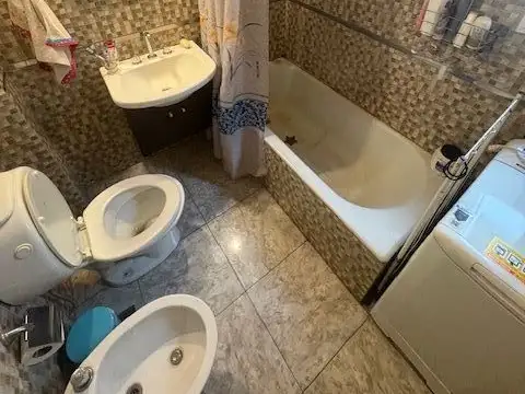 Avenida Mitre 2000, Piso 1