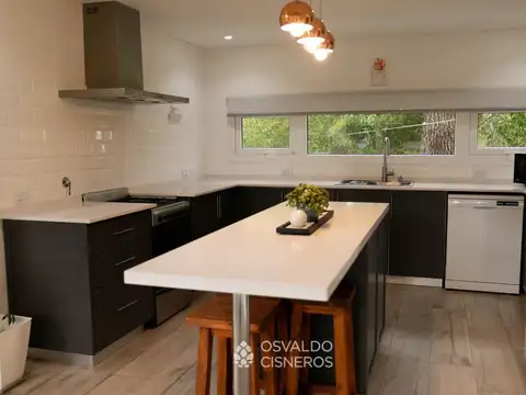 Las toninas e/ Las Acacias y Los condores 100