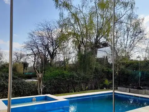 Casa en Alquiler Temporal con 7 cocheras