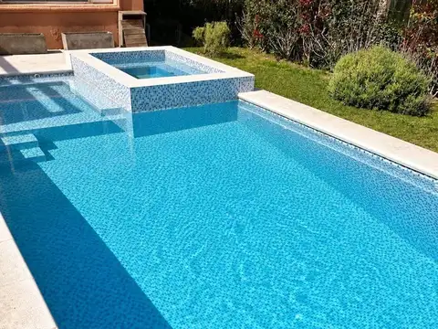 Casa 5 ambientes con 4 baños