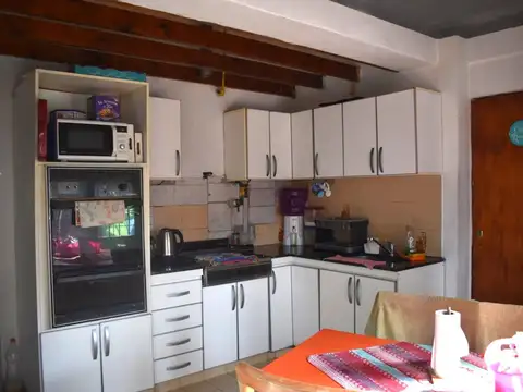 VENTA CASA 3 DORMITORIOS CON PILETA Y JARDIN MERLO