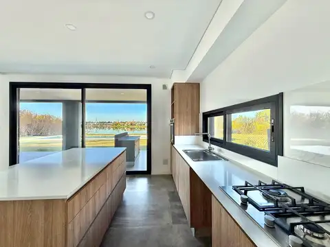 Casa a la laguna en venta en San Benito Villanueva