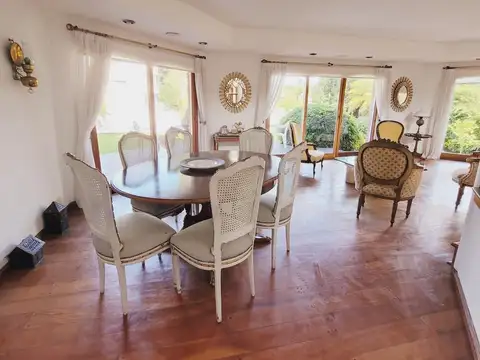 Casa en alquiler 5 ambientes en Boating, San Isidro.