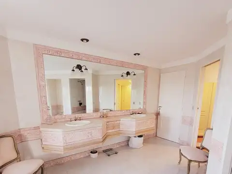 Casa 5 ambientes con 6 baños