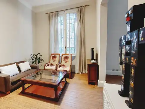 Ayacucho 800 PB - 4 Amb con patio.