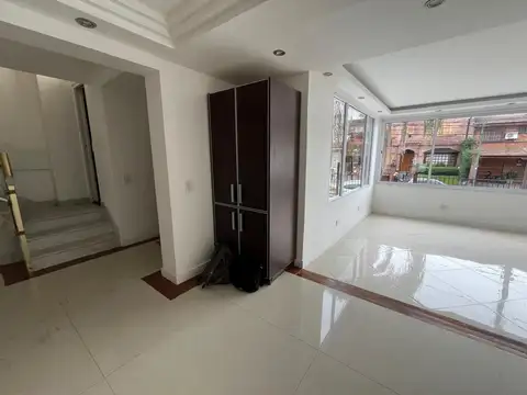 Casa en Venta con 3 cocheras