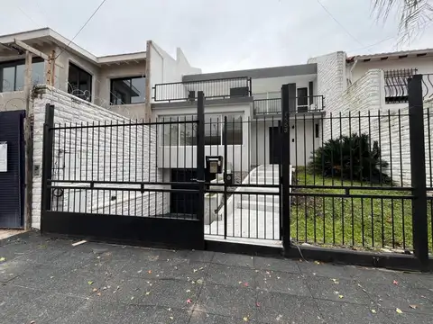 Venta de chalet 5amb con piscina en Acassuso