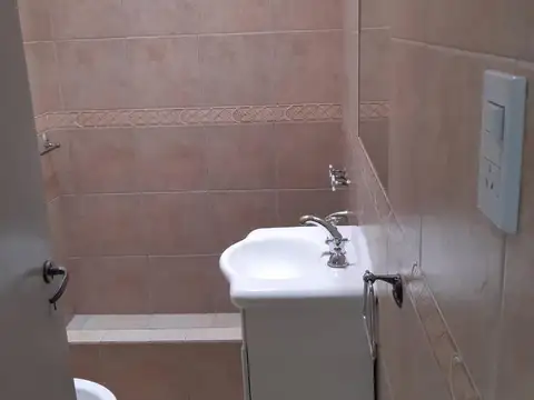 Casa en alquiler - 2 Dormitorios 1 Baño - La Matanza