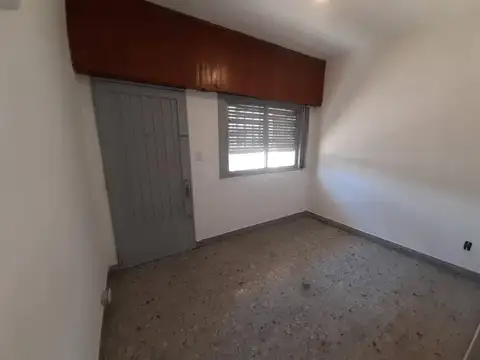 Casa en alquiler - 2 Dormitorios 1 Baño - La Matanza