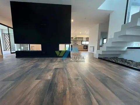 Casa 4 ambientes con 3 baños