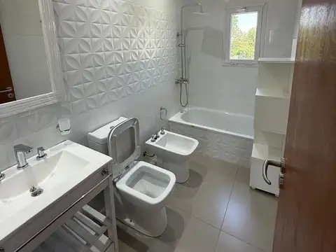 Departamento 4 ambientes con 2 baños