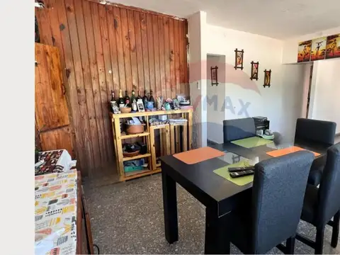 VENTA CASA CON LOCAL Y MONOAMBIENTE A REFACCIONAR