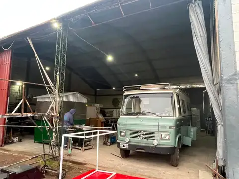 Galpón mas viviendas en venta