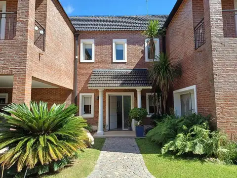 Casa 4 ambientes con 3 baños