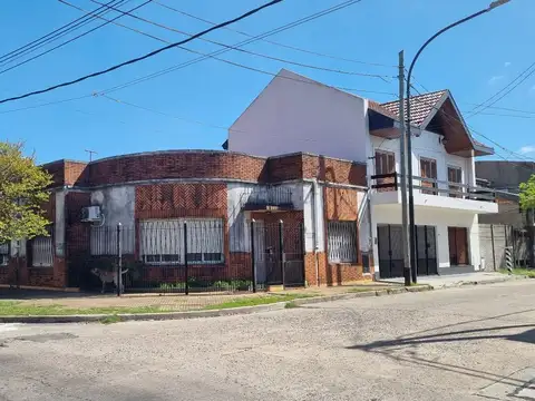 Casa 5 ambientes con 1 baño