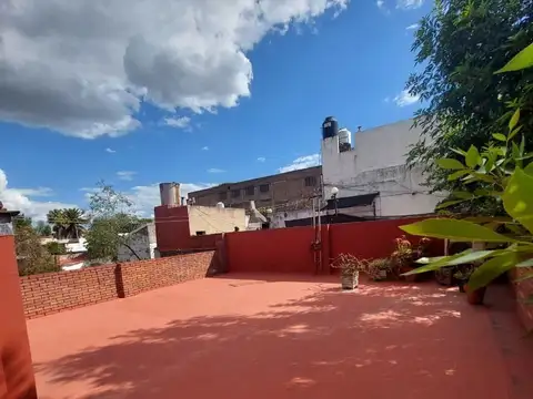 Venta Casa 3 ambientes amplia Terraza y Quincho, en Parque Avellaneda