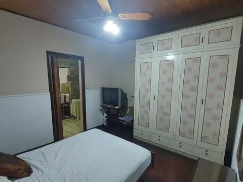 Venta Casa 3 ambientes amplia Terraza y Quincho, en Parque Avellaneda