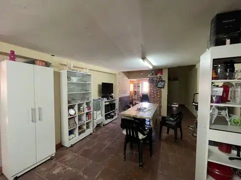 CASA EN VENTA CAFAYATE ZONA CENTRO 4 DORMITORIOS