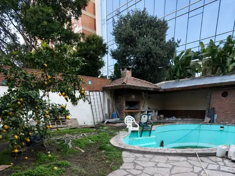 Casa en Venta con 3 cocheras